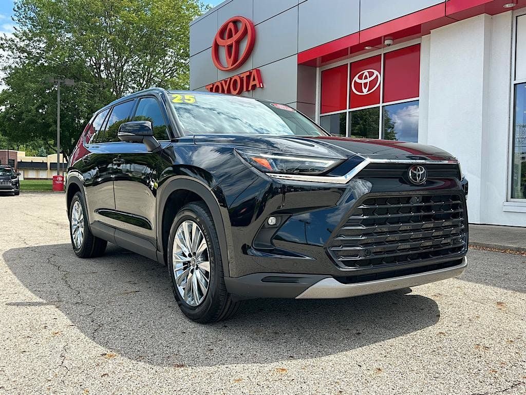 Certified 2025 Toyota Grand Highlander AWD image 9