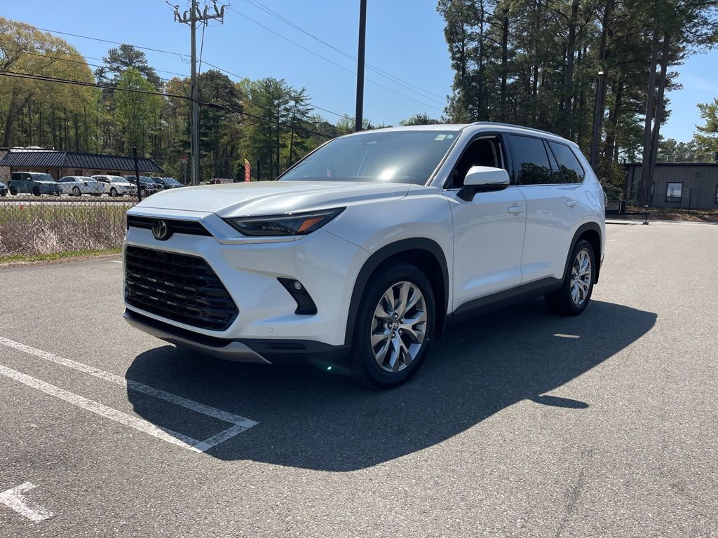 Used 2024 Toyota Grand Highlander AWD image 2
