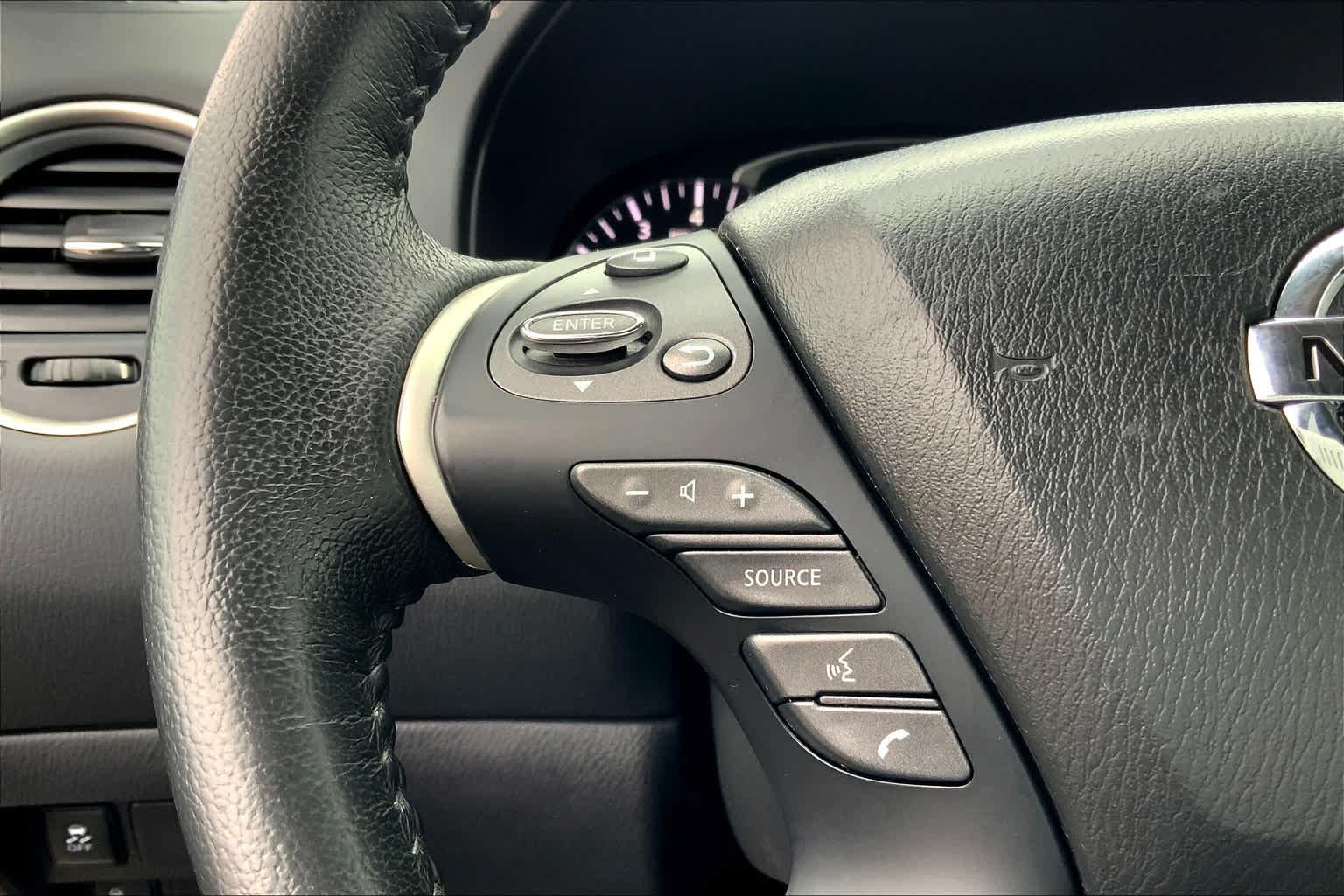 Used 2020 Nissan Pathfinder SV FWD image 21