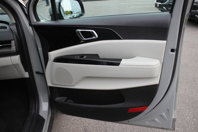 Used 2024 Kia Carnival EX FWD image 32