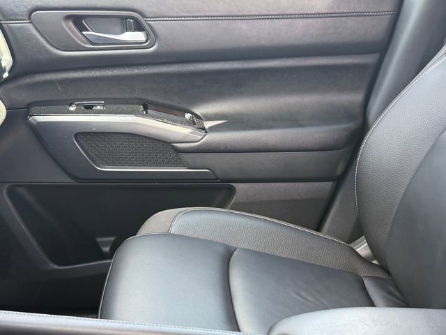 Used 2025 Nissan Pathfinder SL image 10