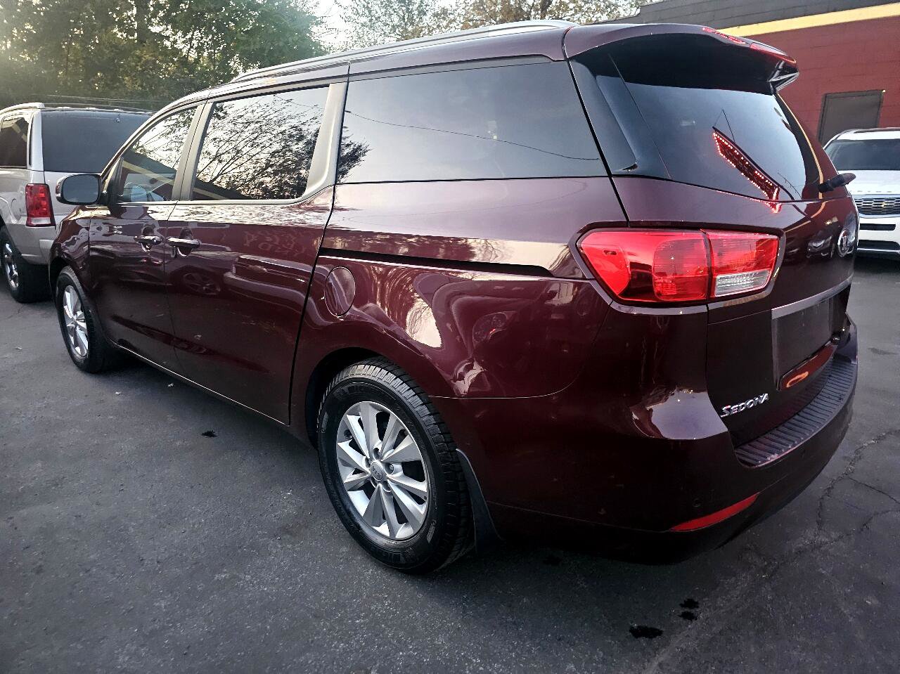Used 2015 Kia Sedona LX w/ LX Convenience Package image 3