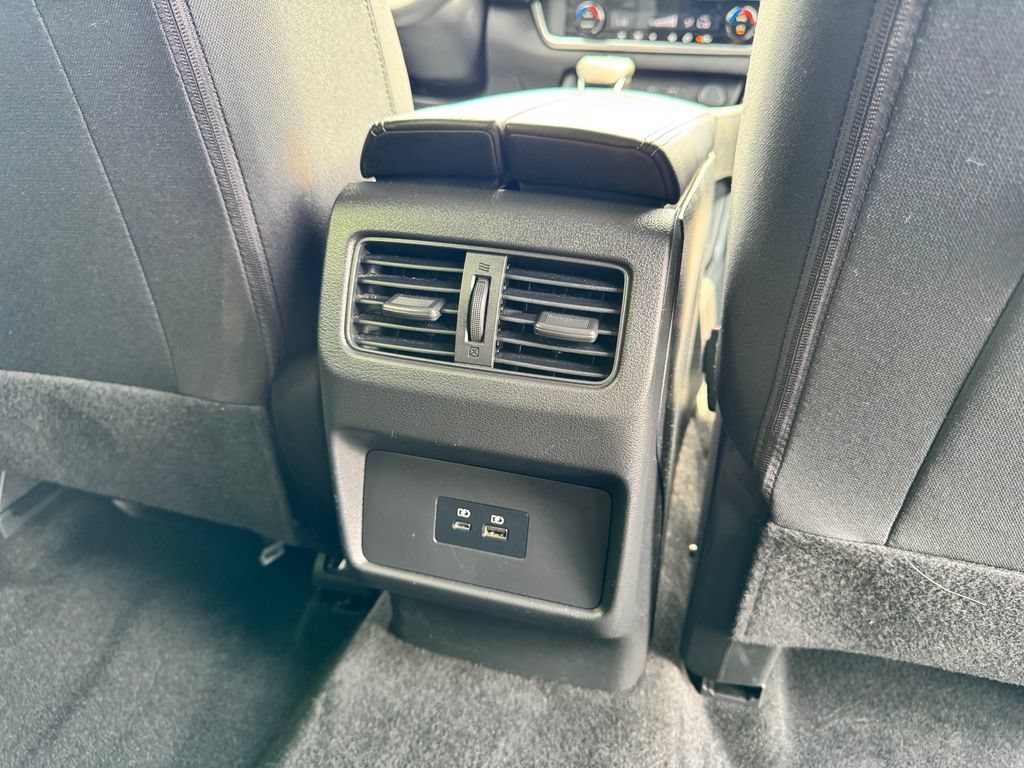 Used 2023 Nissan Rogue SV AWD/4WD image 15