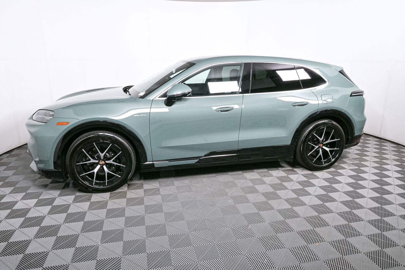 New 2026 Porsche Cayenne Electric AWD/4WD image 2