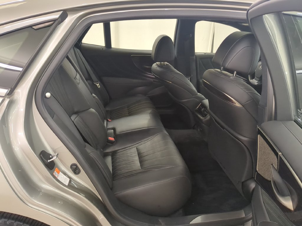 Used 2019 Lexus LS 500 AWD w/ Interior Upgrade Package image 32