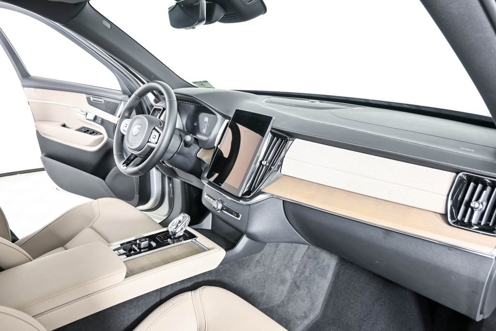 Certified 2025 Volvo XC90 B5 Plus AWD/4WD image 27