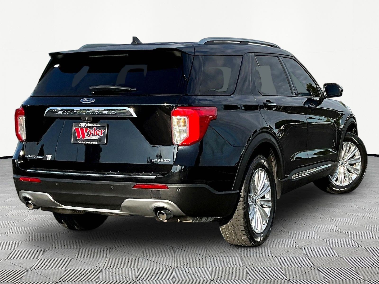 Used 2021 Ford Explorer Limited w/ Equipment Group 301A AWD/4WD image 6