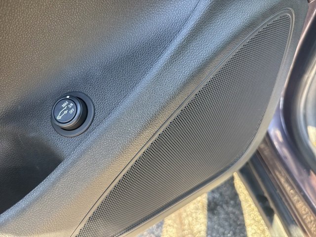 Used 2017 Buick Envision Essence image 11