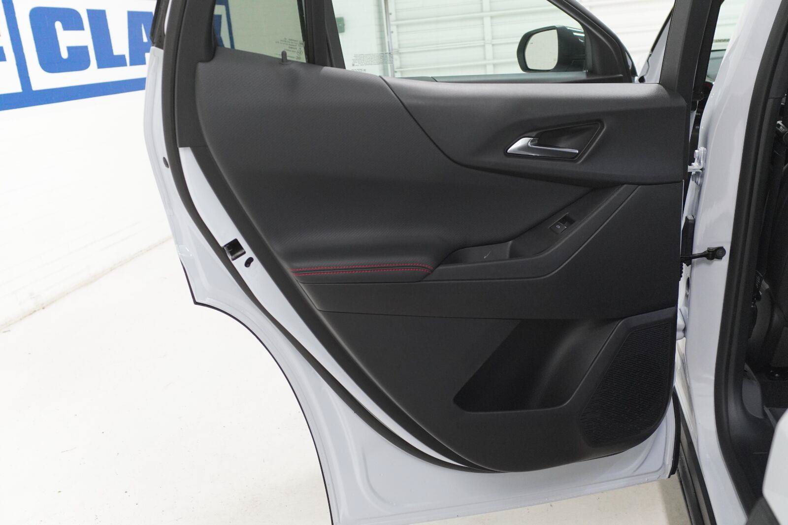 New 2027 Chevrolet Equinox RS w/ LPO, Floor Liner Package FWD image 28
