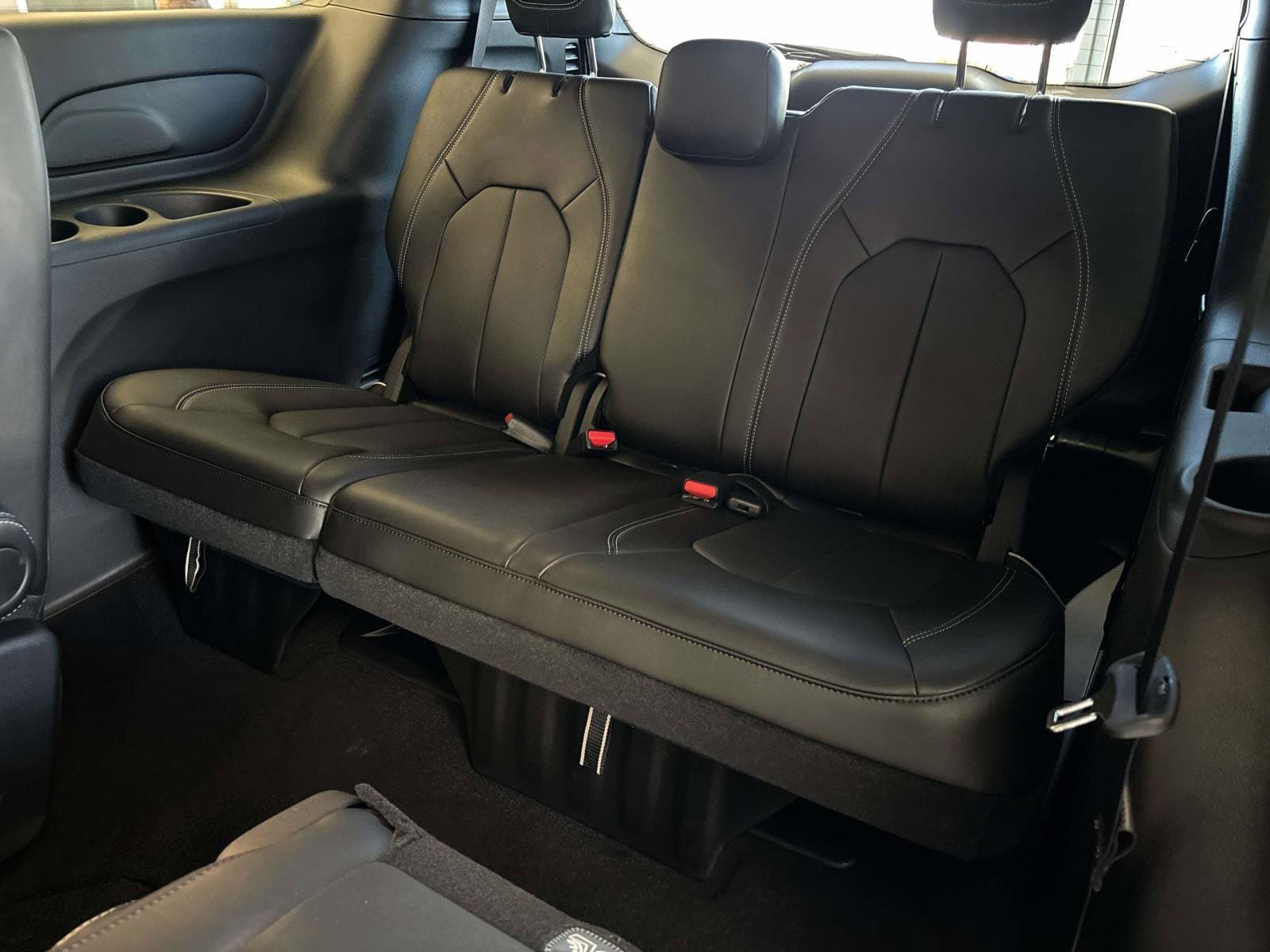 New 2026 Chrysler Pacifica Select AWD/4WD image 6
