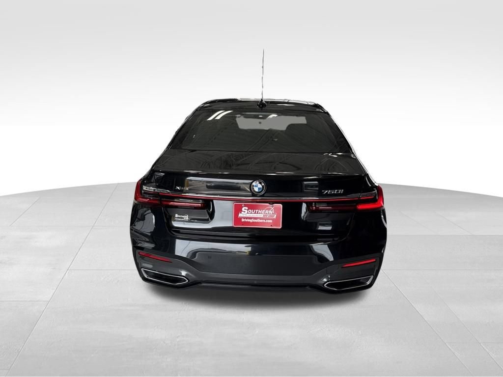 Used 2022 BMW 750i xDrive w/ M Sport Package AWD/4WD image 4