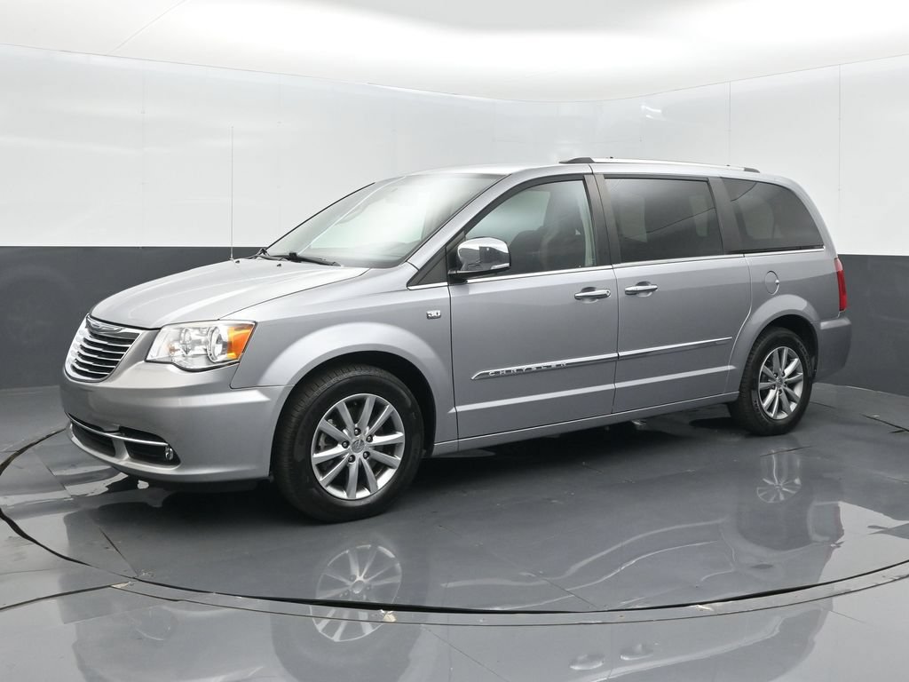 Used 2014 Chrysler Town & Country Touring-L FWD image 1