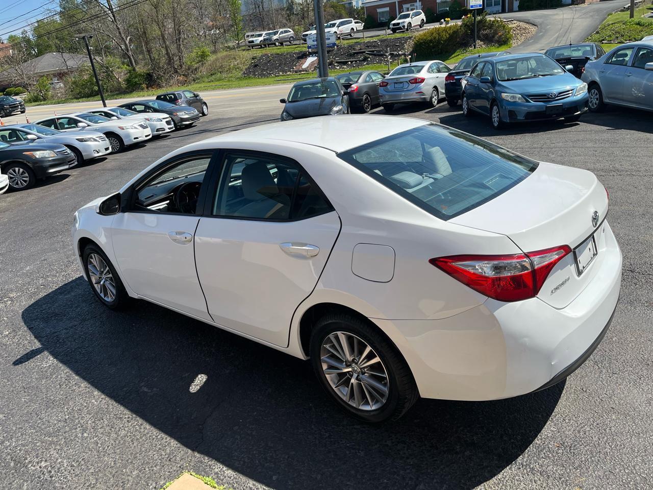 Used 2015 Toyota Corolla LE FWD image 9