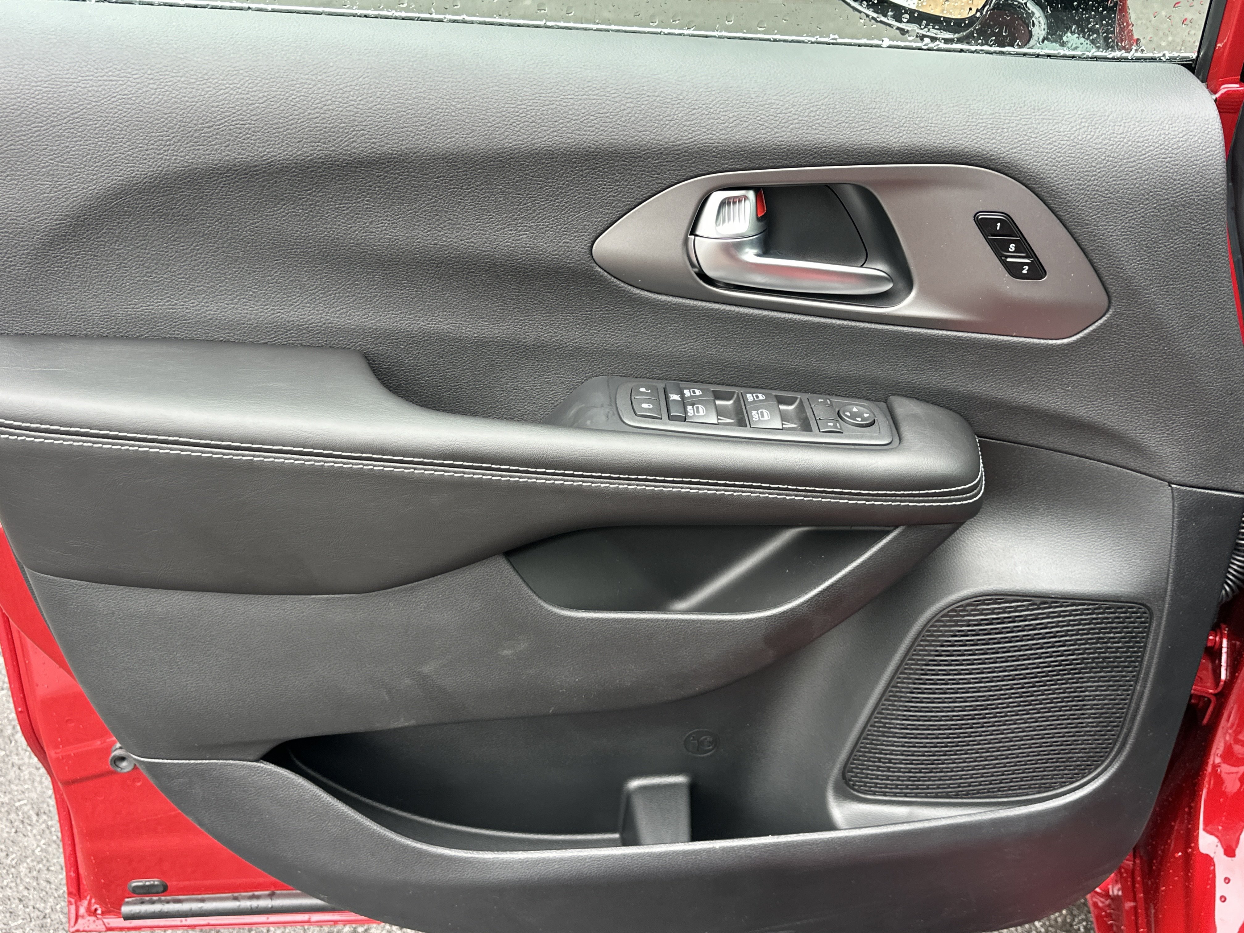 New 2027 Chrysler Pacifica Select w/ Family Tech Group FWD image 27