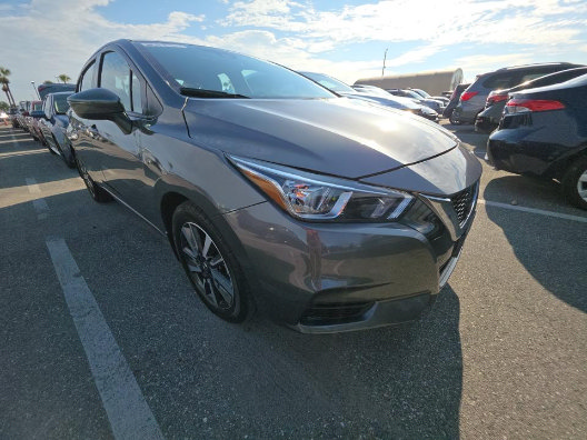 Used 2021 Nissan Versa SV FWD image 3