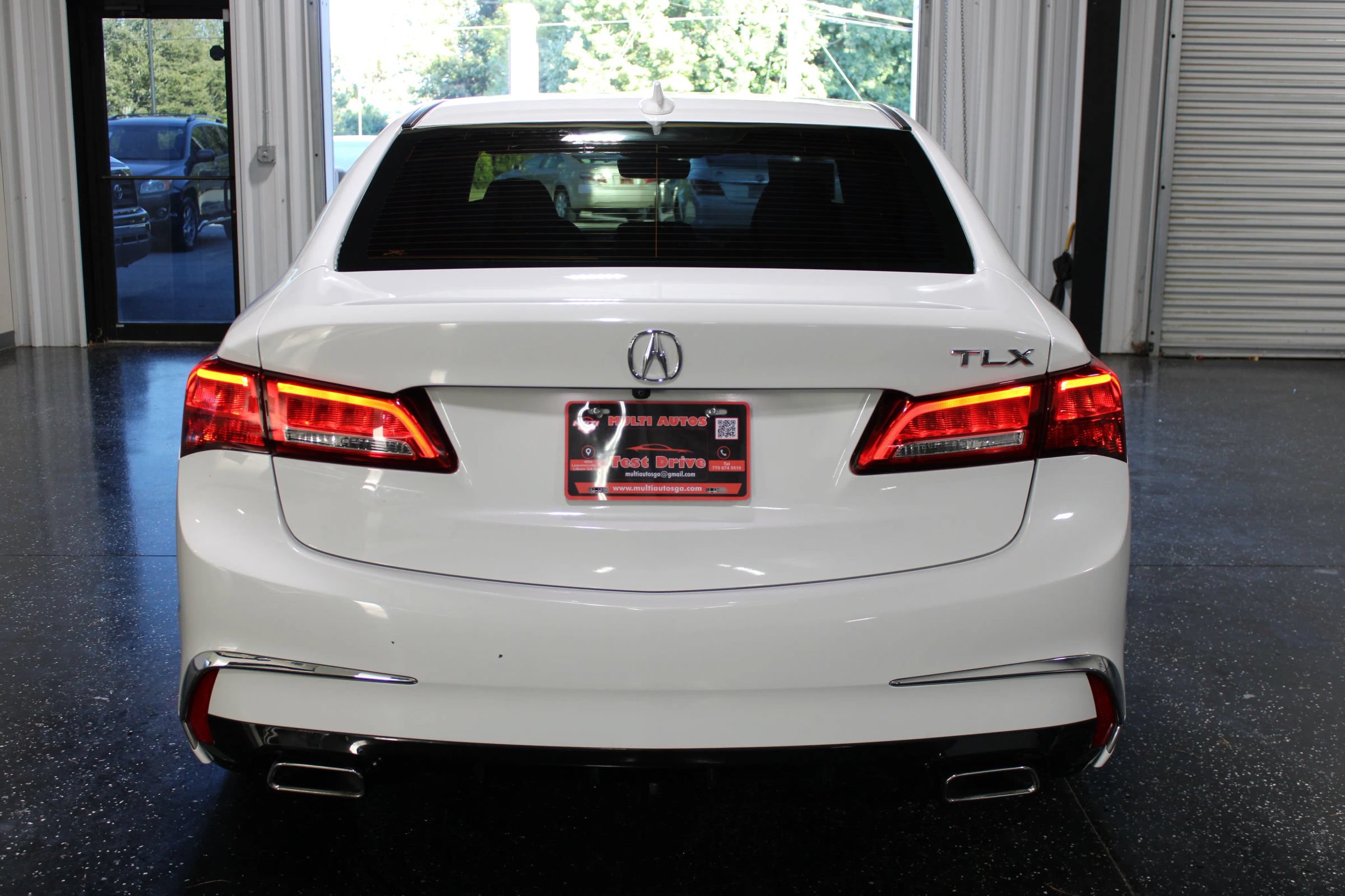 Used 2018 Acura TLX w/ Technology Package FWD image 4