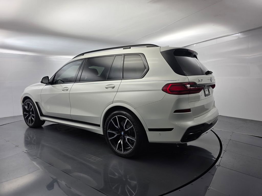 Used 2022 BMW X7 xDrive40i w/ M Sport Package AWD/4WD image 7