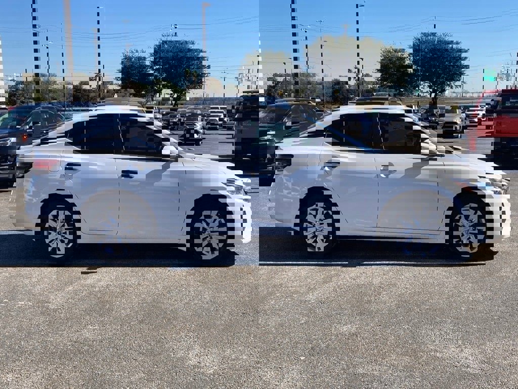 Used 2025 Nissan Sentra S image 4