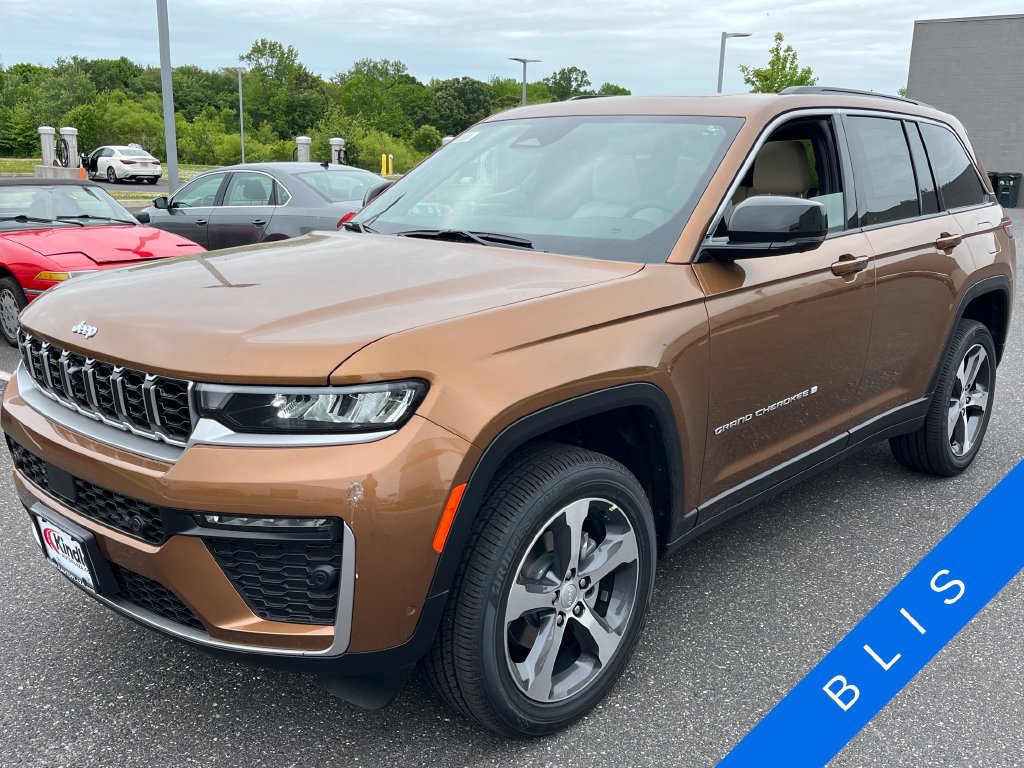 New 2026 Jeep Grand Cherokee Limited w/ Luxury Tech Group II AWD/4WD image 6