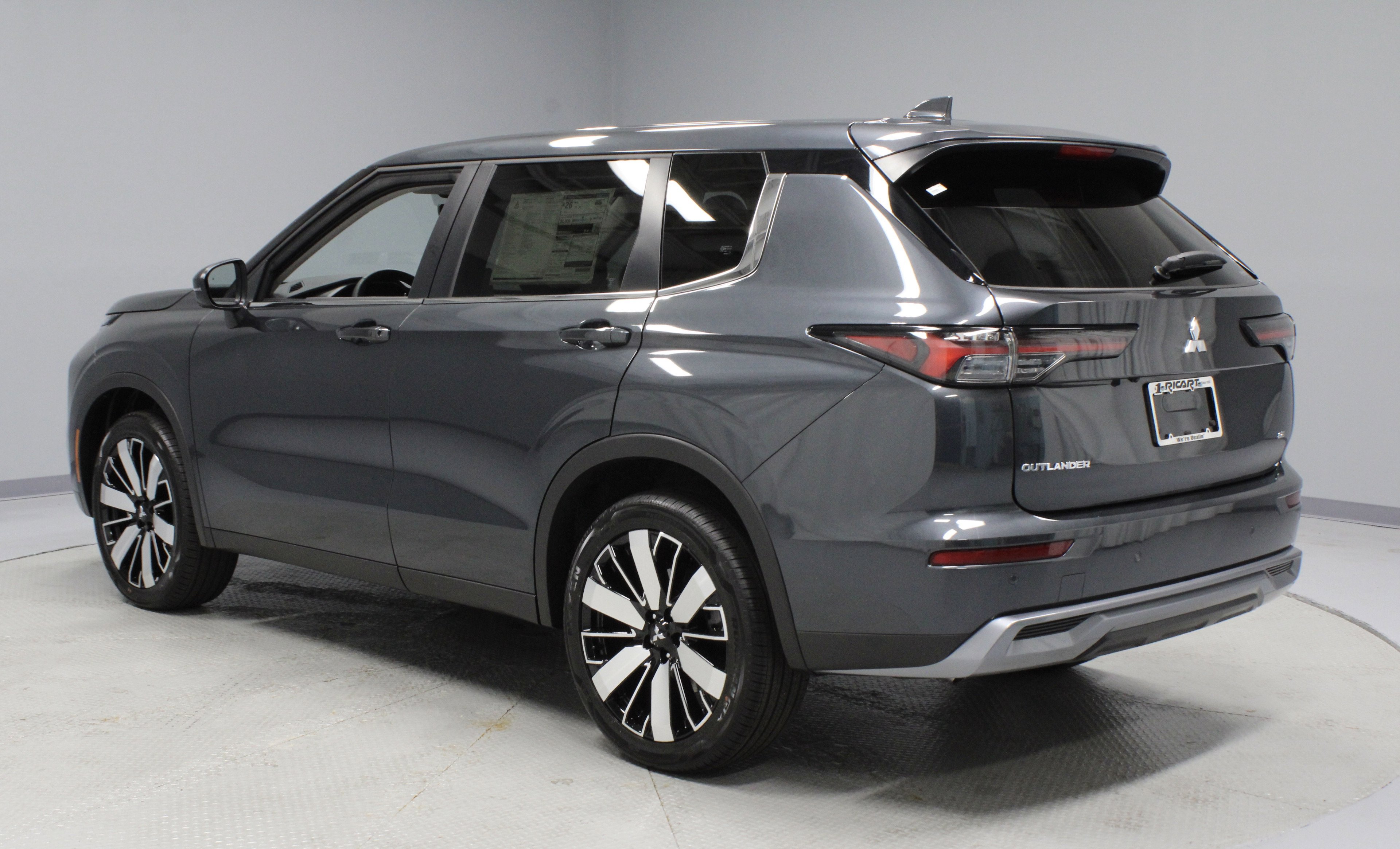New 2025 Mitsubishi Outlander SE image 6
