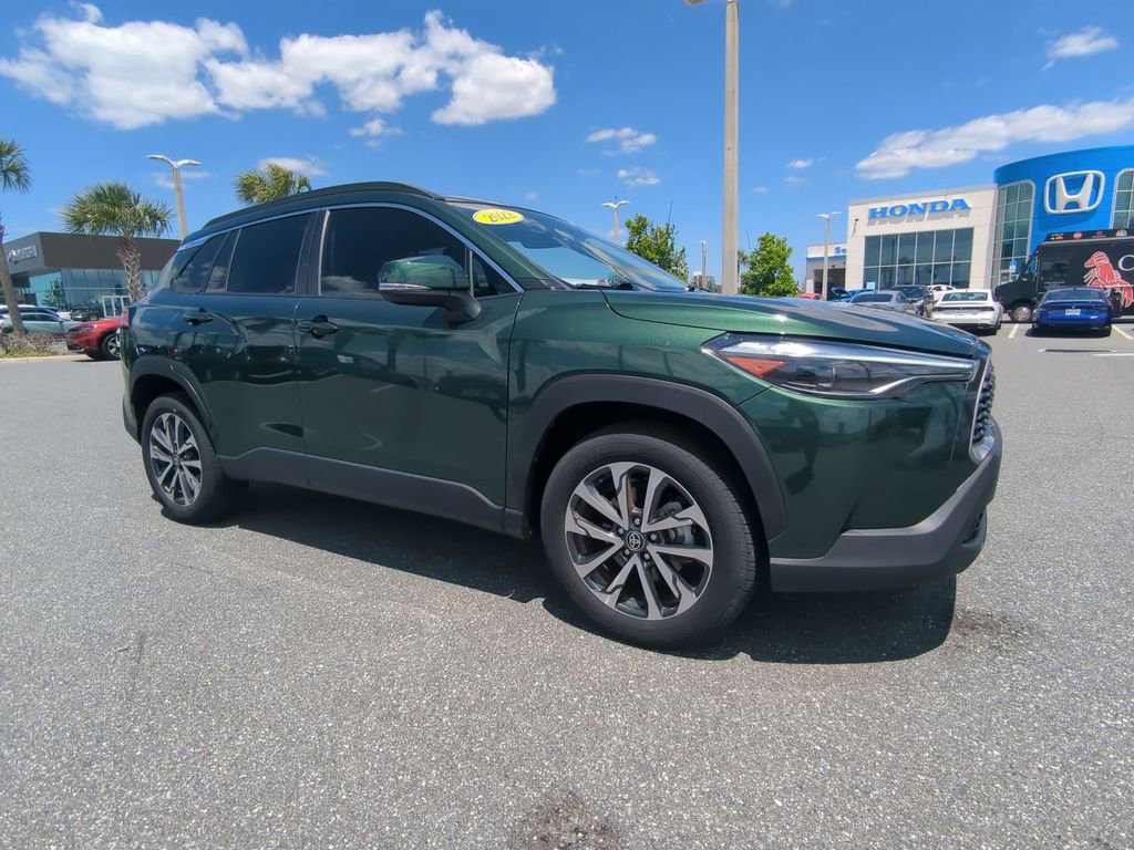 Used 2022 Toyota Corolla Cross XLE image 2