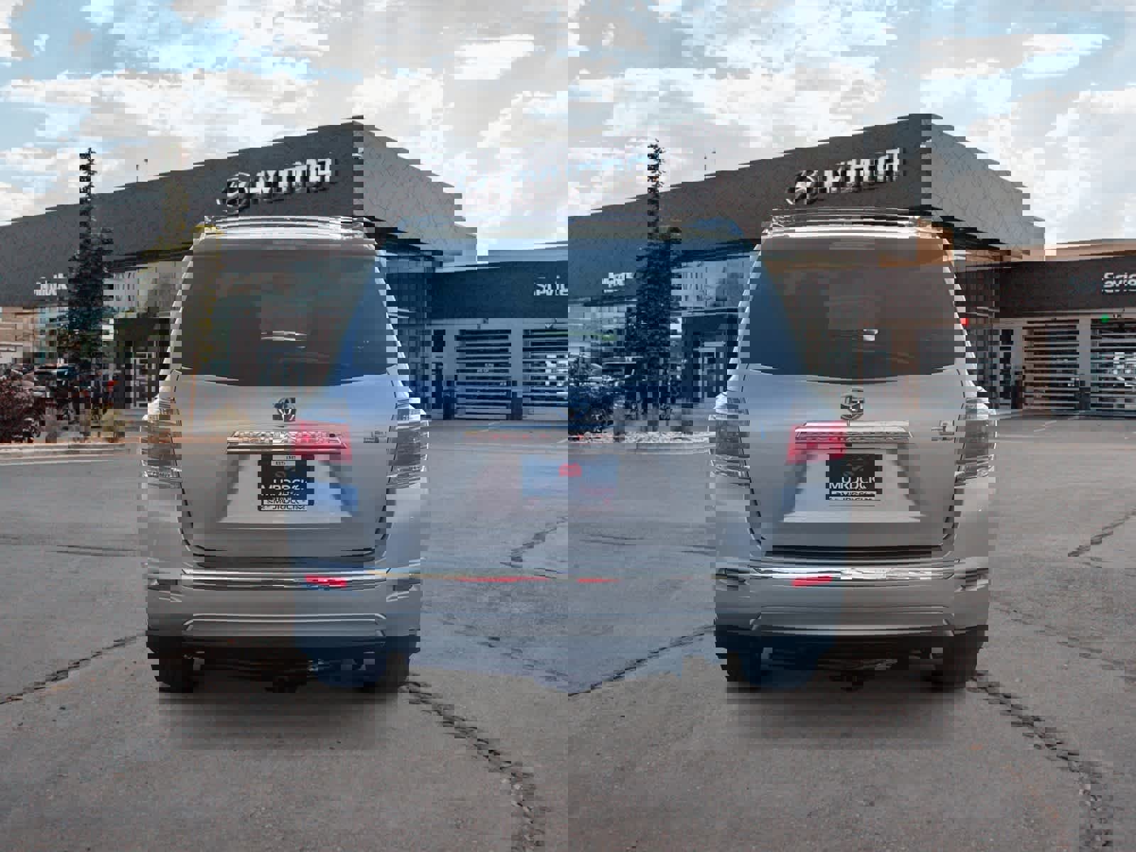 Used 2012 Toyota Highlander 4WD Hybrid w/ Leather Pkg image 4