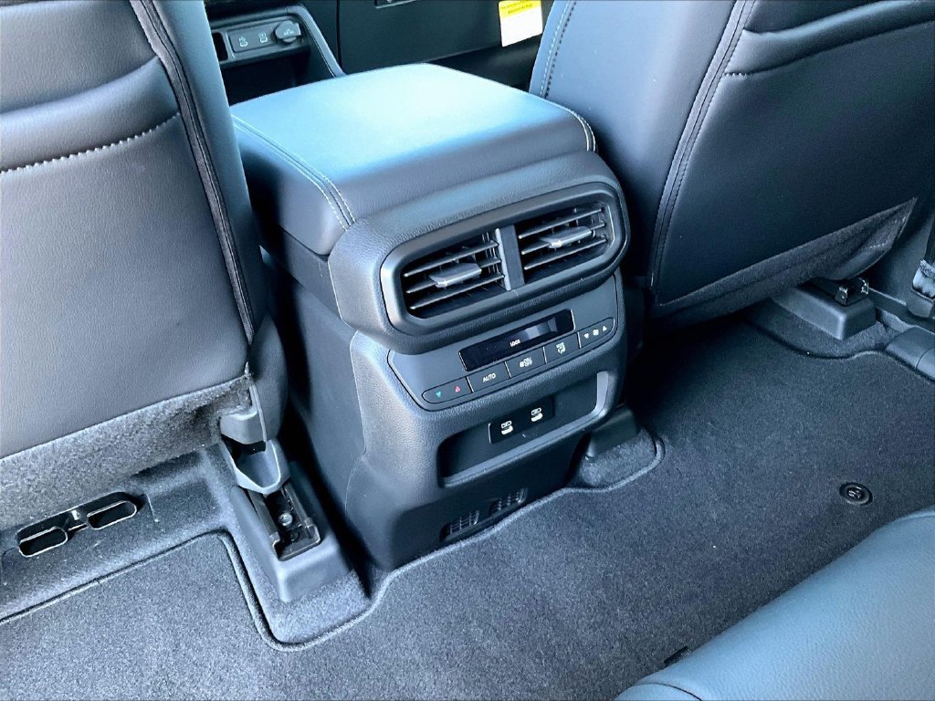 New 2026 Honda Pilot Touring image 11