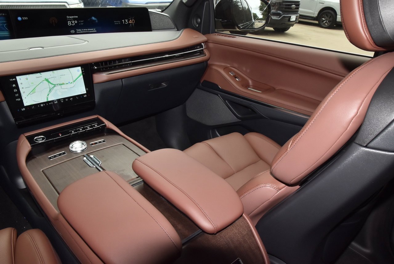 New 2026 Lincoln Navigator Reserve AWD/4WD image 18