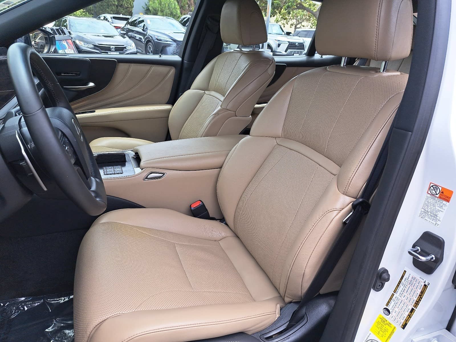 Used 2023 Lexus LS 500 w/ Accessory Package (Z1) RWD image 15