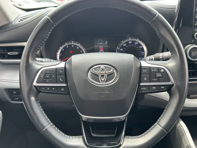 Used 2020 Toyota Highlander LE AWD/4WD image 14