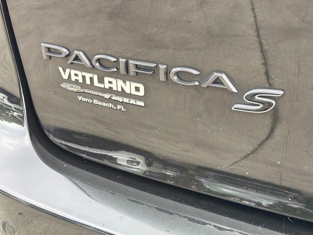 Used 2020 Chrysler Pacifica Touring-L Plus w/ Advanced Safetytec Group FWD image 9