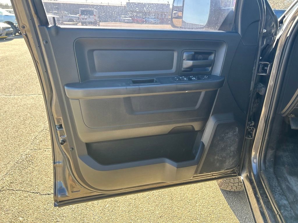 Used 2017 RAM 3500 Tradesman w/ Chrome Appearance Group image 9