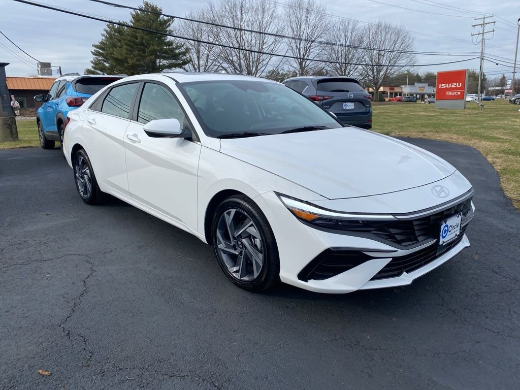 New 2025 Hyundai Elantra SEL