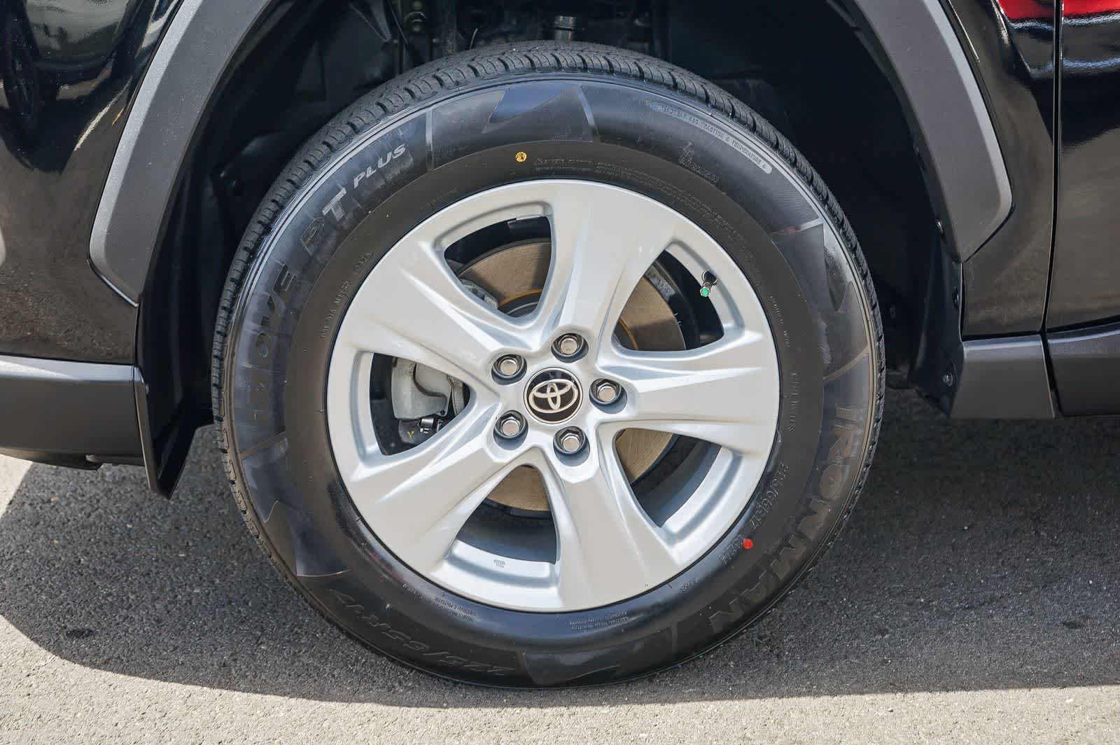 Used 2021 Toyota RAV4 XLE w/ Convenience Package image 9