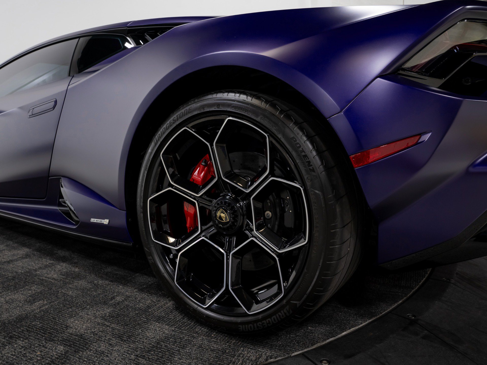 Used 2024 Lamborghini Huracan Tecnica RWD image 28