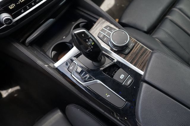 Used 2018 BMW 540i w/ M Sport Package RWD image 37