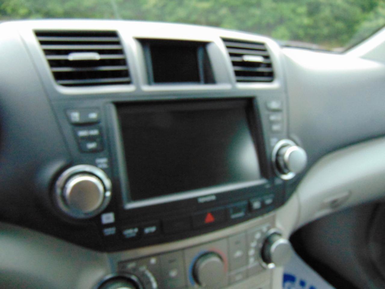 Used 2012 Toyota Highlander SE w/ Tow Pkg AWD/4WD image 23