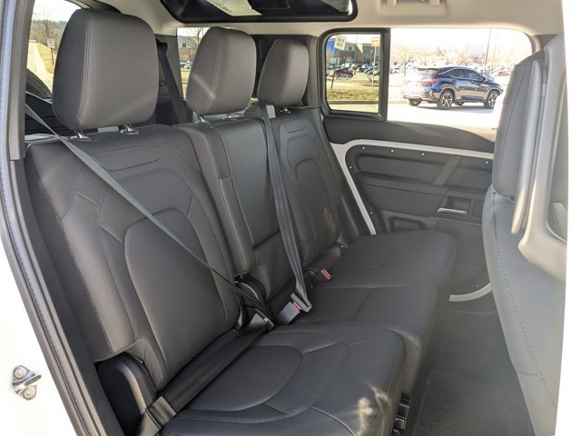 Used 2025 Land Rover Defender 110 S image 21