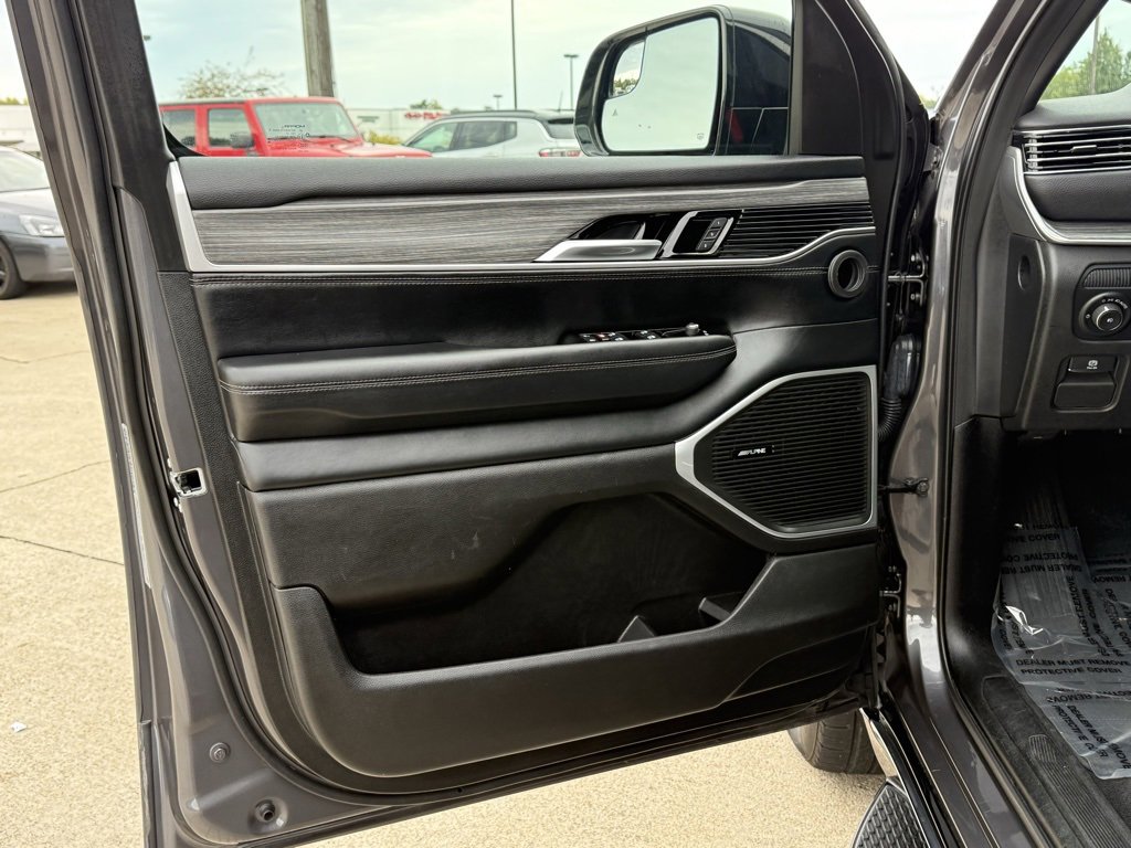 Used 2024 Jeep Wagoneer L Series II w/ Flexible Seating Group image 15