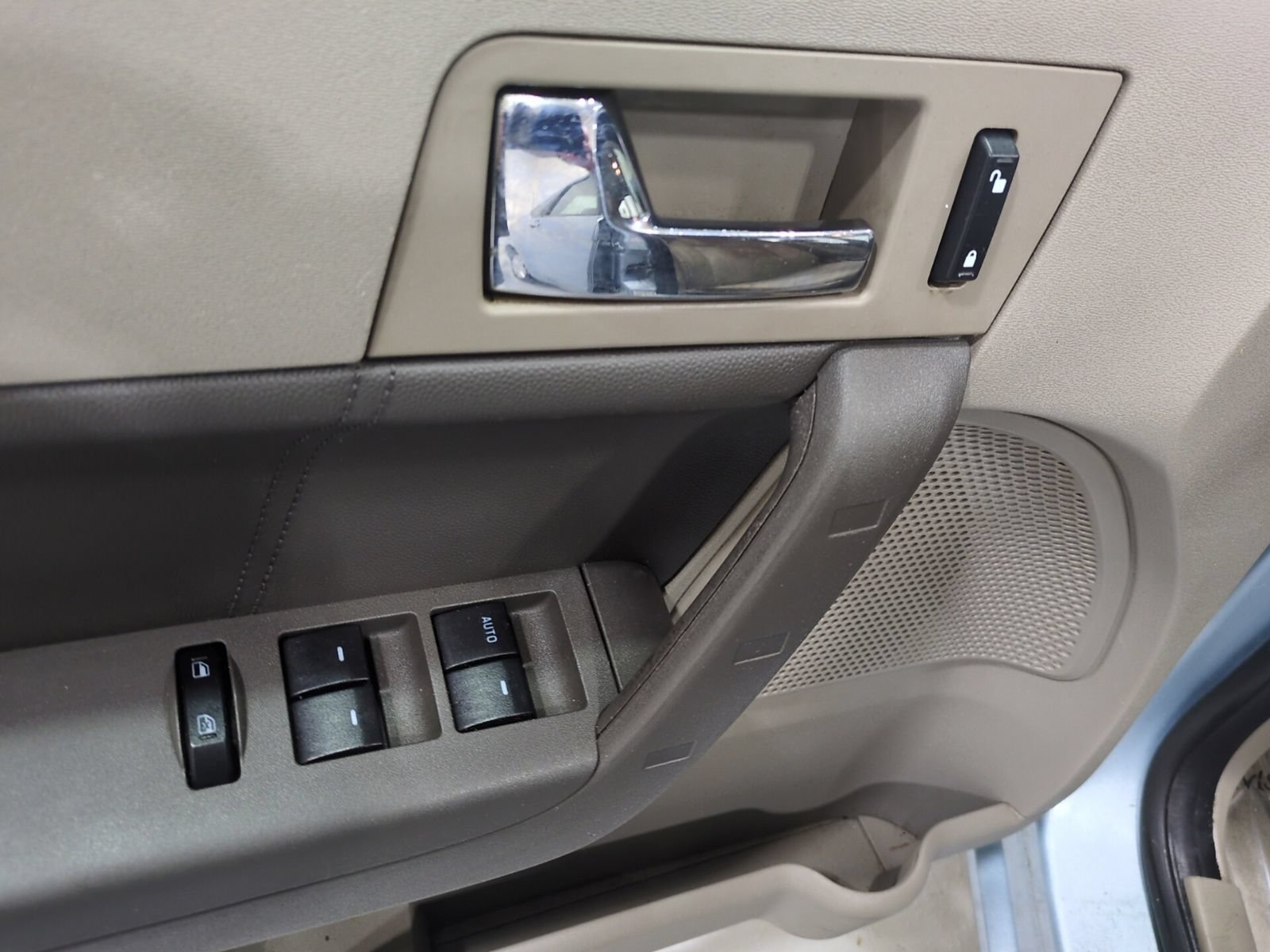 Used 2009 Ford Focus SEL FWD image 16