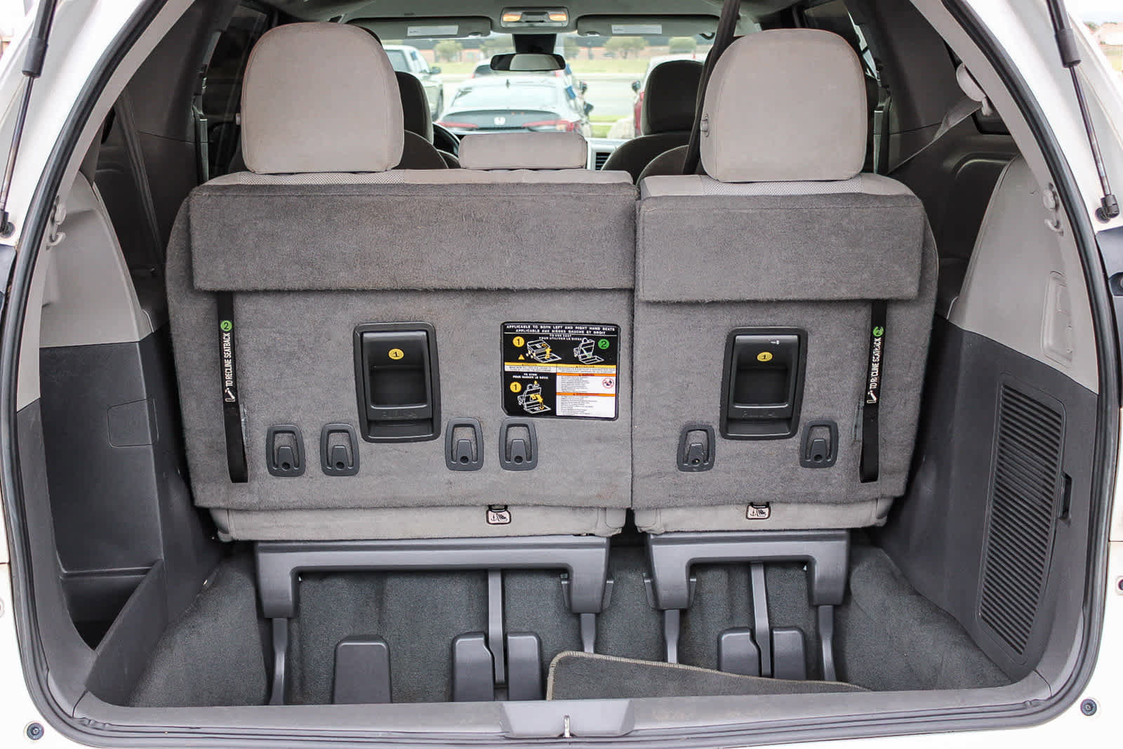 Used 2020 Toyota Sienna L image 26