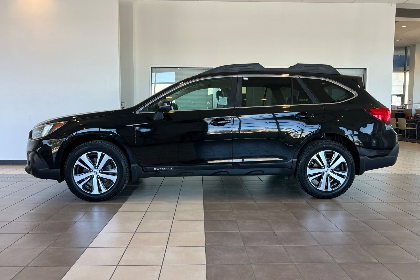 Used 2019 Subaru Outback 3.6R Limited AWD/4WD image 7