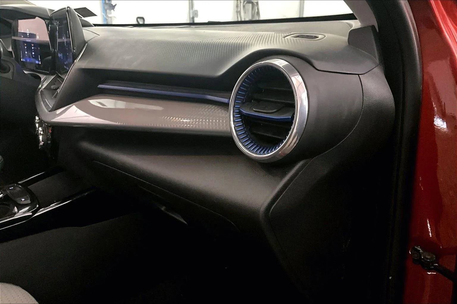 Used 2024 Chevrolet Trax LT w/ LT Convenience Package image 15