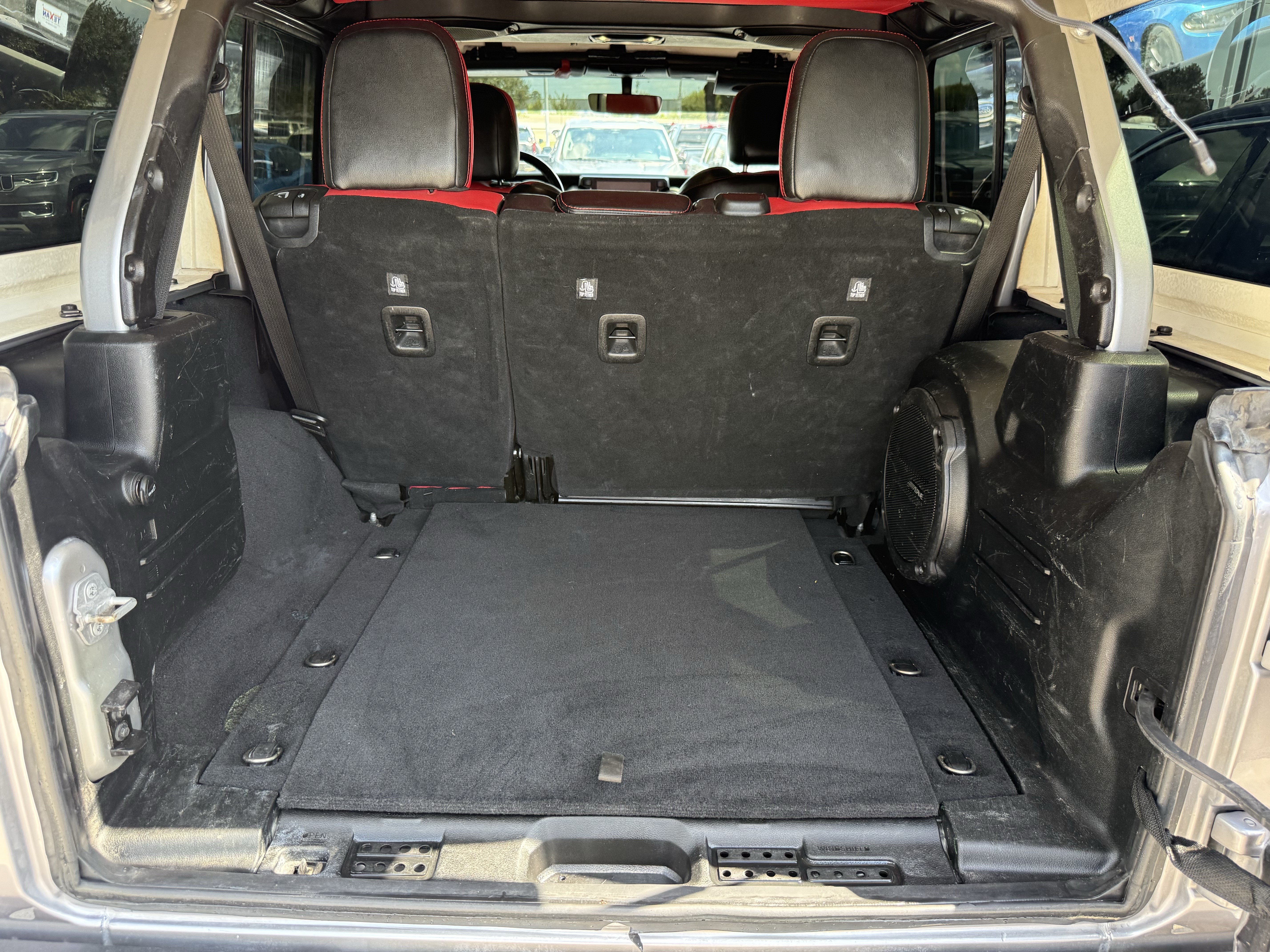 Used 2020 Jeep Wrangler Unlimited Sahara AWD/4WD image 28