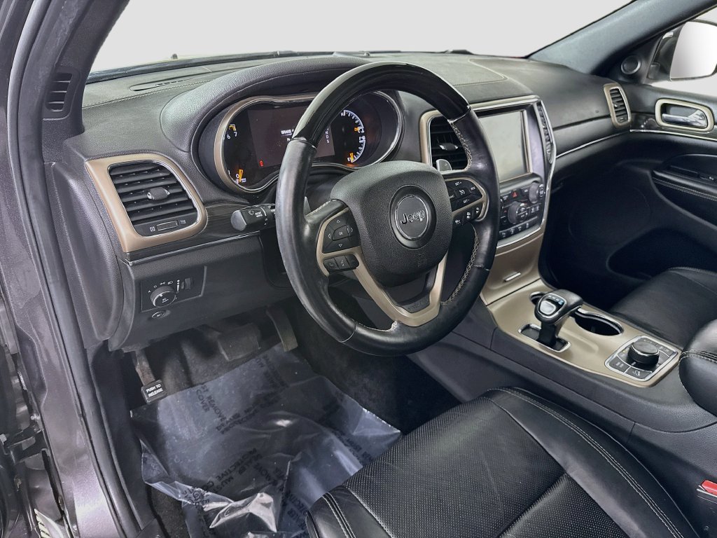 Used 2015 Jeep Grand Cherokee Overland w/ Advanced Technology Group AWD/4WD image 18