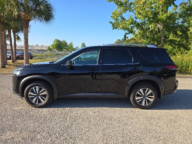 Used 2025 Nissan Pathfinder SL AWD/4WD image 2