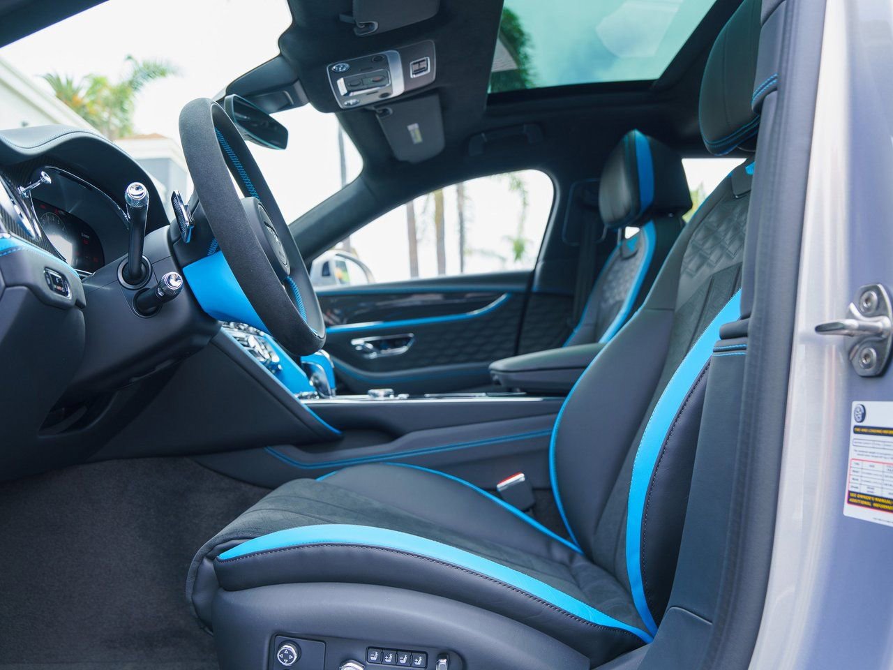 Used 2025 Bentley Flying Spur Plug-In Hybrid image 2