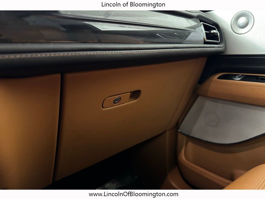 Certified 2025 Lincoln Aviator Black Label w/ Jet Appearance Package image 49