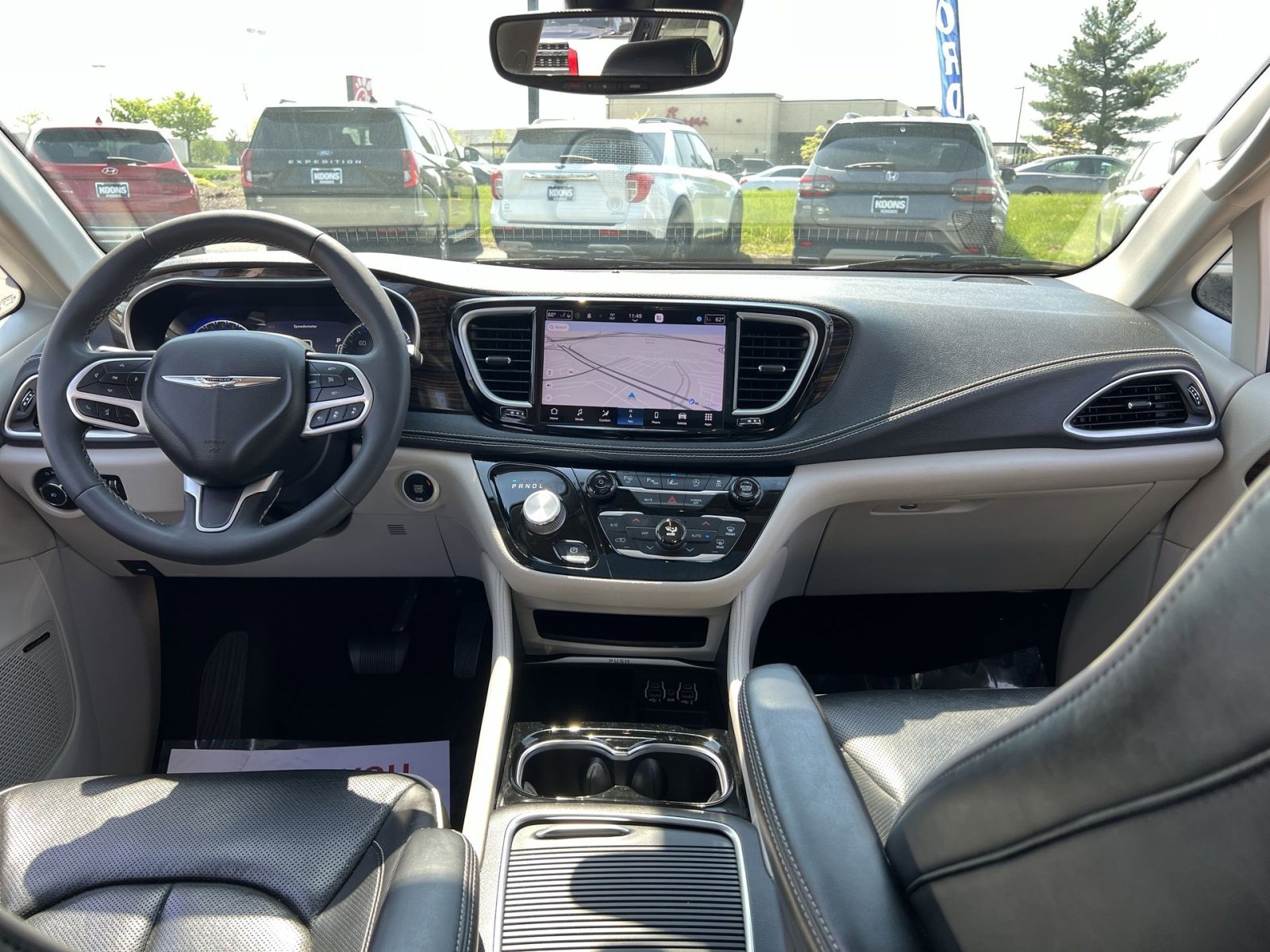 Used 2022 Chrysler Pacifica Limited AWD/4WD image 31