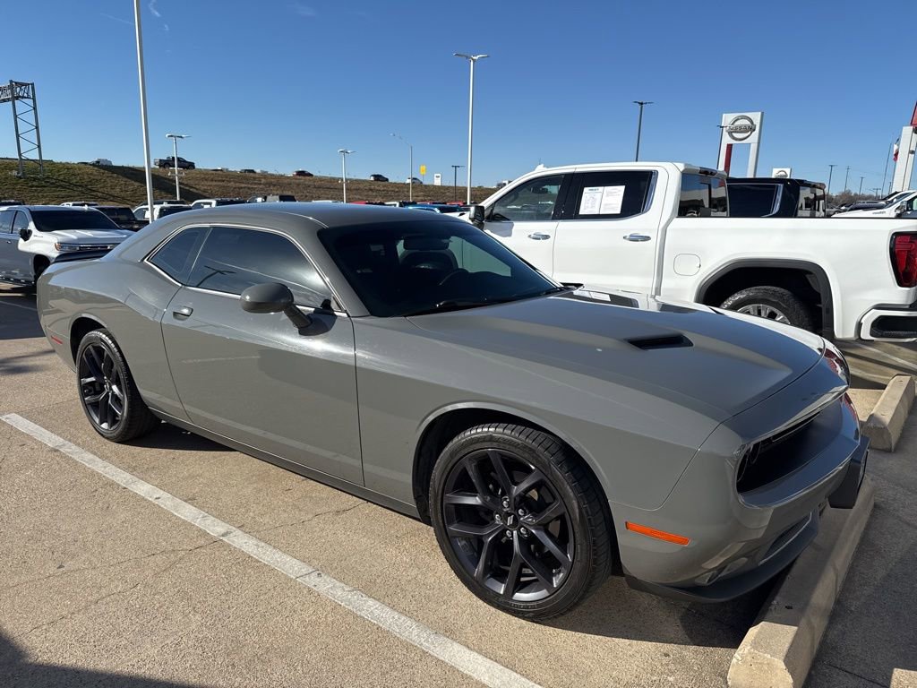 Used 2019 Dodge Challenger SXT w/ Blacktop Package image 3